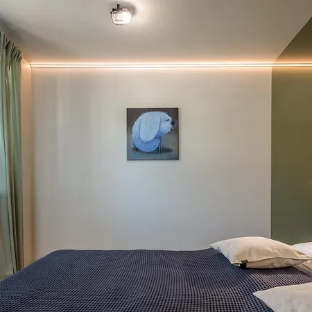 B2 Apartment